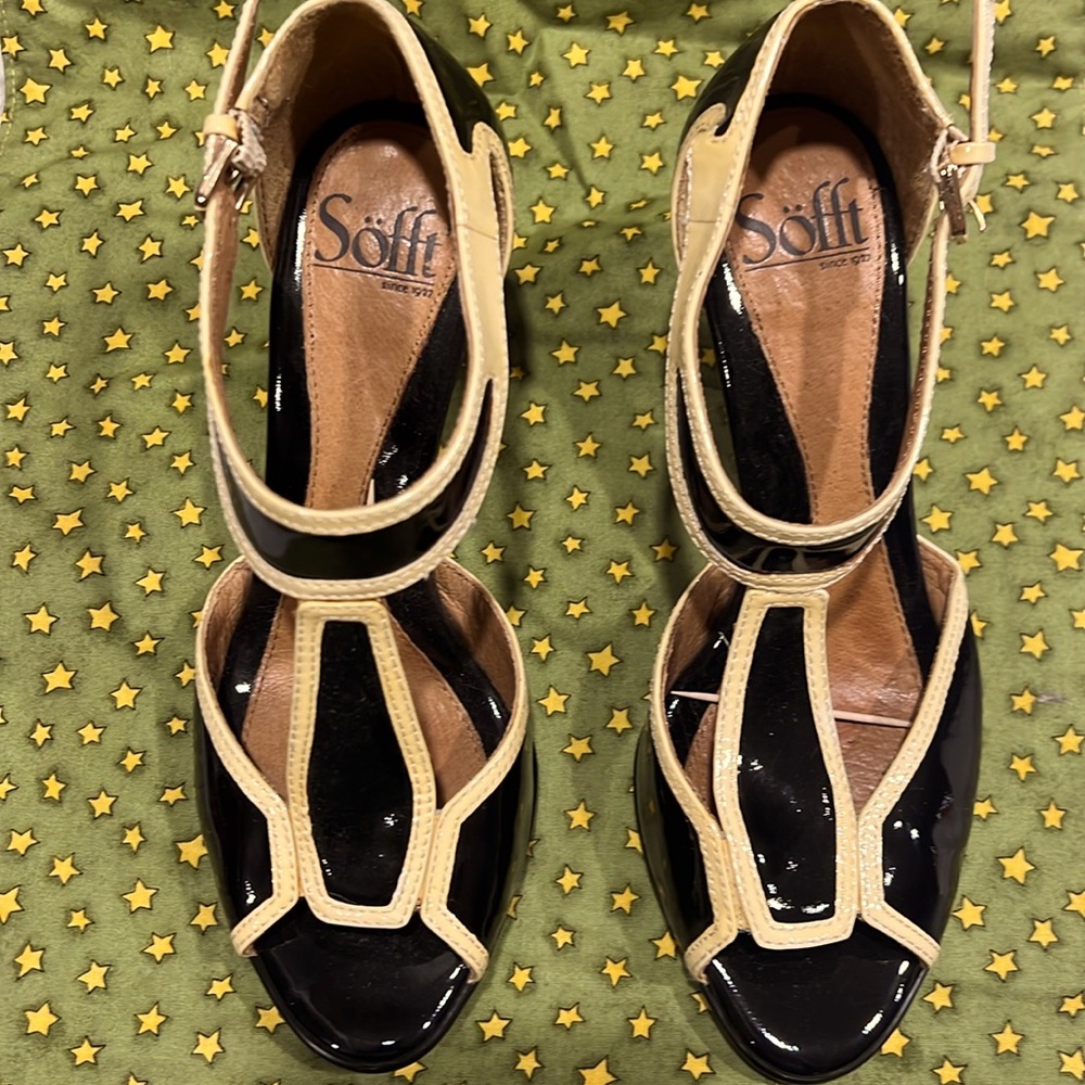 Sofft black and yellow Patent Leather Heeled Shoes